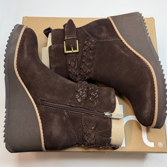 Earth Women's Chace Buckle Strap Wedge Booties- Size 5- Dark Brown - Picture 10 of 11